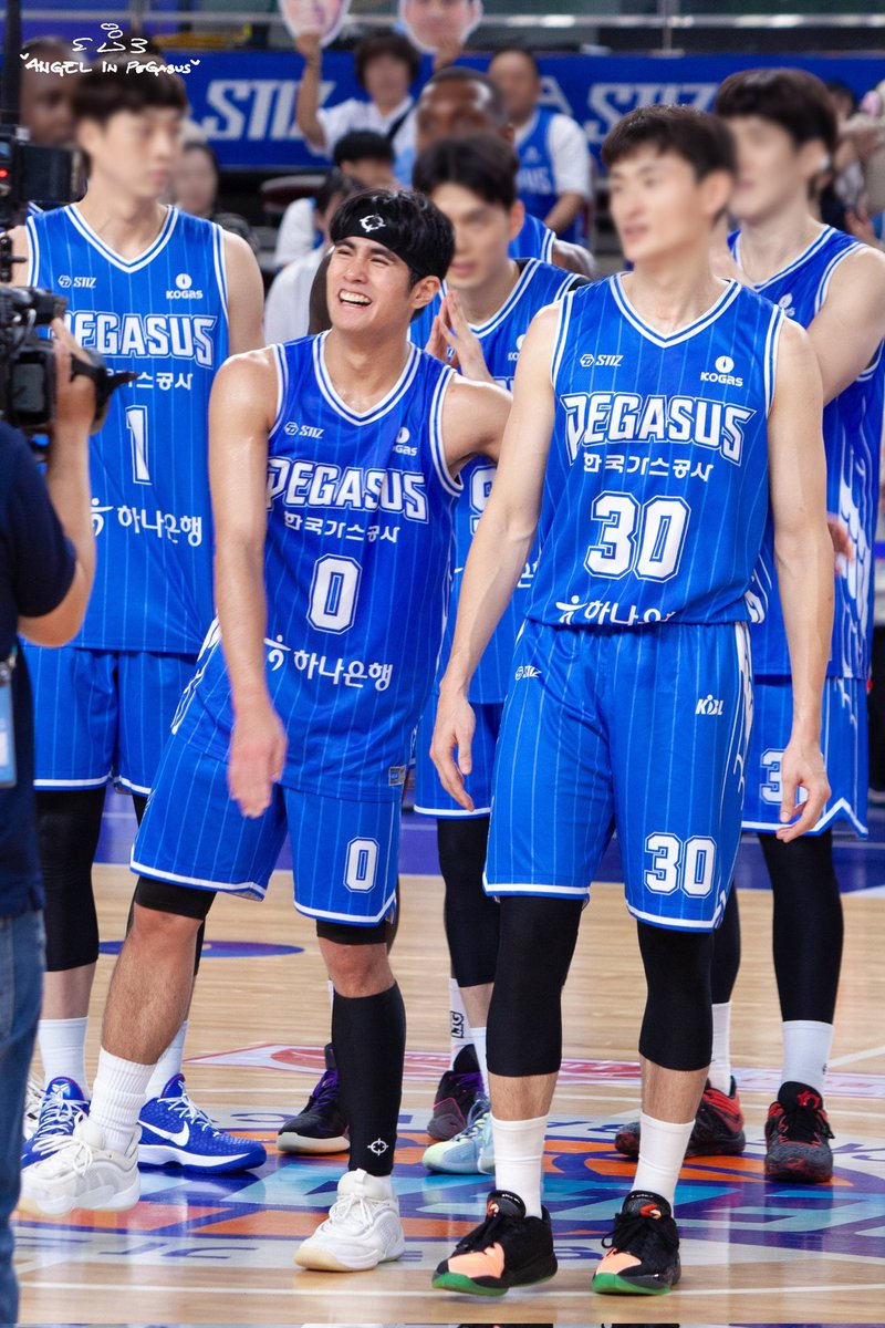 활짝 웃는 기분 좋은 하루 보내길 ☘️💙

#벨란겔
#벨란겔너는이사진없겠지