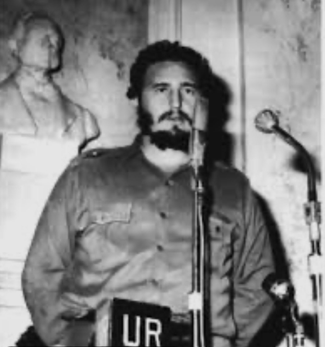 Eterno homenaje al Comandante en Jefe, quien definiera que Cuba tendría que ser un país de hombres de ciencia y de pensamiento. Sus ideales permanecen vivo entre todos nosotros. La <a href="/ciencias_cuba/">Academia de Ciencias de Cuba</a> trabaja en función de seguir materializando este pensamiento. <a href="/citmacuba/">Ministerio de Ciencia, Tecnología y Medio Ambiente</a>