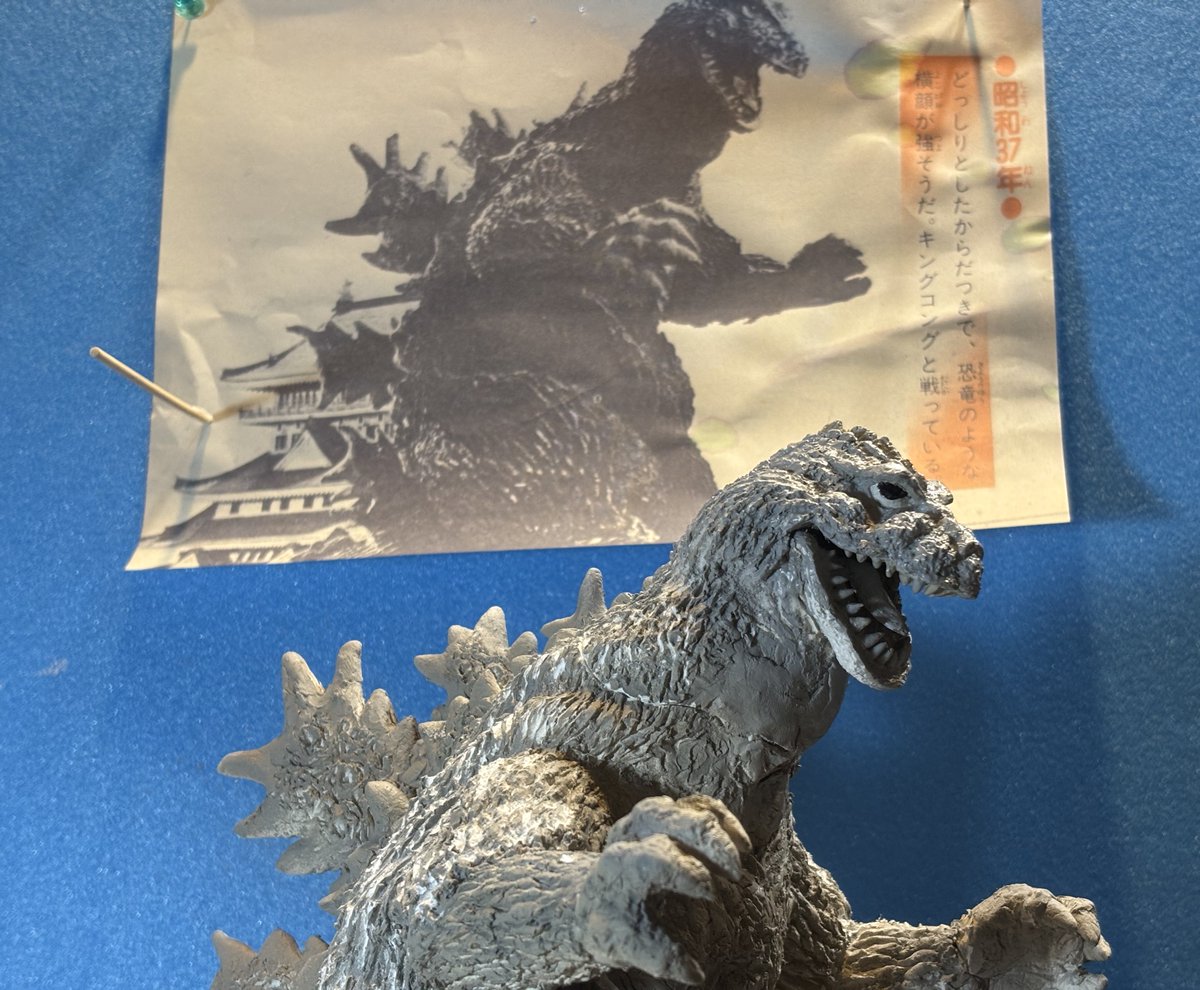 キンゴジ、褒められて嬉しい。キンゴジはガレージキットの定番で