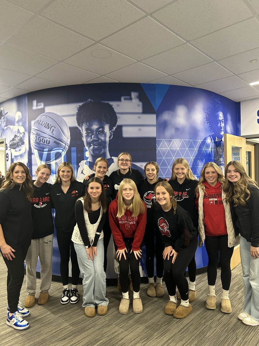 SaranacGBB's tweet image. Thank you so much to @LCCstarsWBB and @coachhudsonlcc for having us today at their game and giving us a tour of your facilities! Great experience for our girls to see two high level teams play.