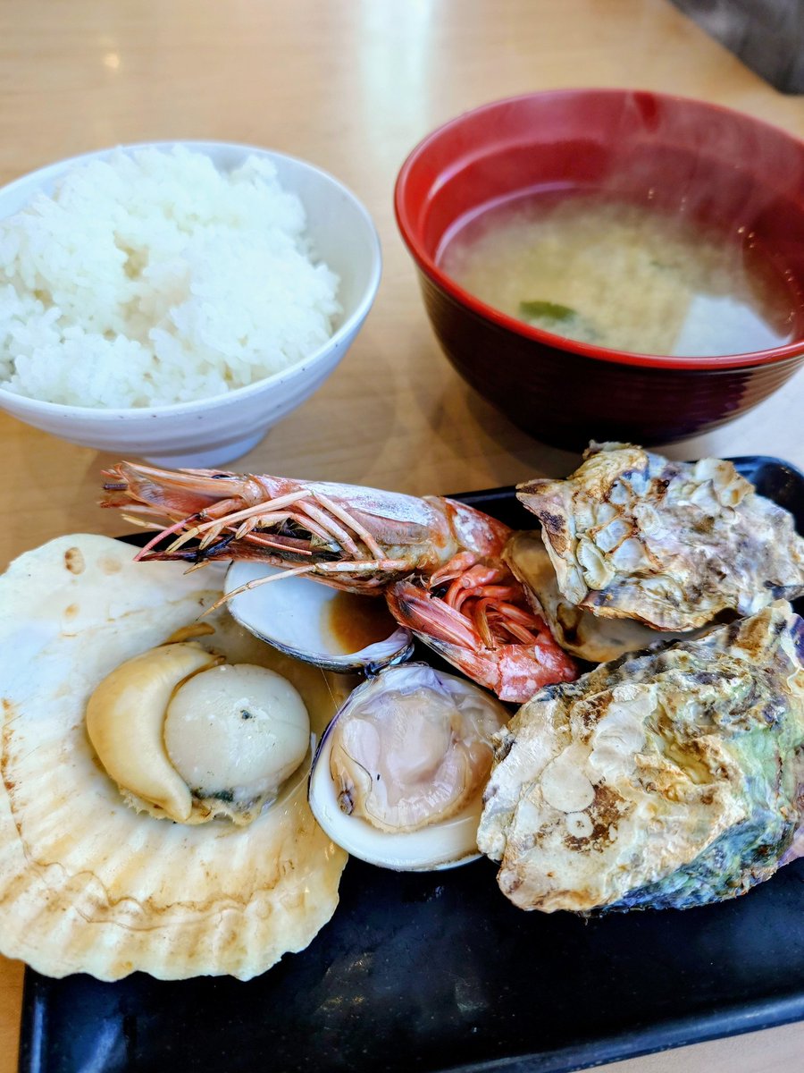 第2CP #道の駅伊東マリンタウン
やや早いがお昼を頂きます(´∀｀艸)
浜焼き旨あぁぁ😋
#伊豆浜焼本舗 #浜焼定食 #伊豆イチ #サイクルボール