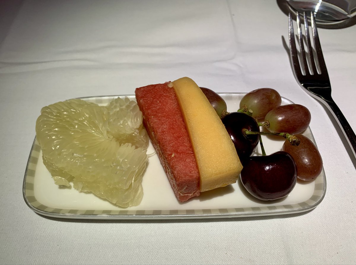 susanooi's tweet photo. SINGAPORE AIRLINES SIN-SYD INFLIGHT MEALS #SingaporeAirlines #BusinessClass https://t.co/MEzcQ5BCma