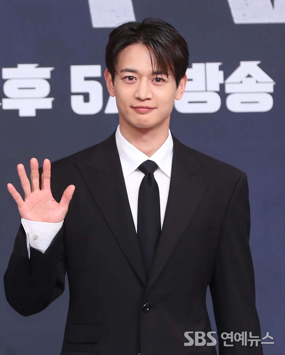 “'열혈농구단' 샤이니 민호 "어릴 적 농구선수 꿈 이뤄 행복…KBL에 도움 되길"
👉 ent.sbs.co.kr/news/article.d…

#열혈농구단 #운동 #스포츠 #도움 #필리핀 #축구 #SBS연예뉴스_강선애_기자 #강선애
SBS연예뉴스 팔로우 해주세요”