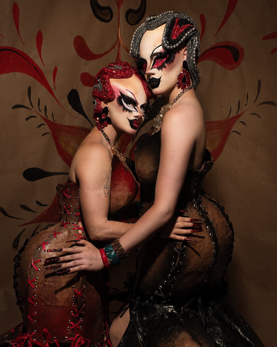 DragBasee's tweet image. Moon &amp;amp; her mom looking magnificent in new photos for the family resemblance challenge. &quot;La Más Lupita&quot;.     #LMD7