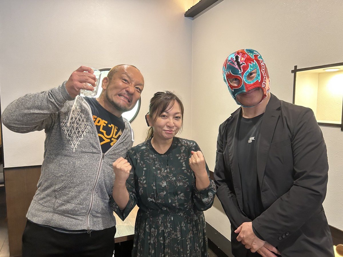 週刊プロレスのフォト自慢に写真が掲載されました。
こうして雑誌に掲載されると、マスク製作者は凄く喜んでくれる。
プラベートマスクも多数ある。