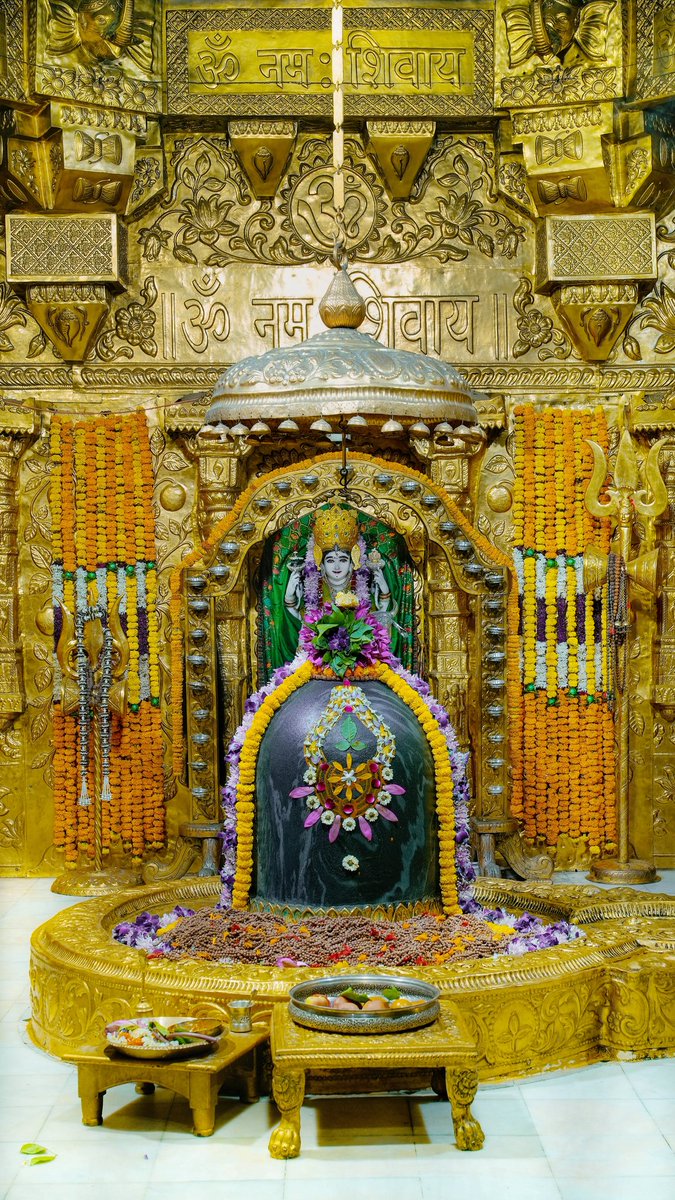 Somnath_Temple's tweet image. श्री सोमनाथ महादेव मंदिर,
प्रथम ज्योतिर्लिंग - गुजरात (सौराष्ट्र)
दिनांकः 26 नवम्बर  2025, मार्गशीर्ष शुक्ल षष्ठी - बुधवार
प्रातः श्रृंगार
11256439
#somnath #mahadev #shivji
#bhakti #somnathlivedarshan #somnathtemple