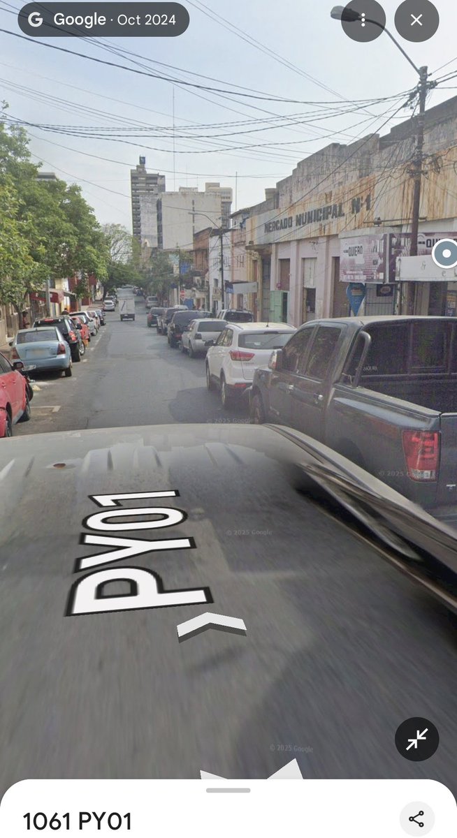 Hasta por Google Maps se puede ver que al costado del Mercado Municipal N° 1 todo el mundo estaciona doble fila. Solo <a href="/asu_transito/">Tránsito Asunción</a> esta ciego parece 💸💸💸
