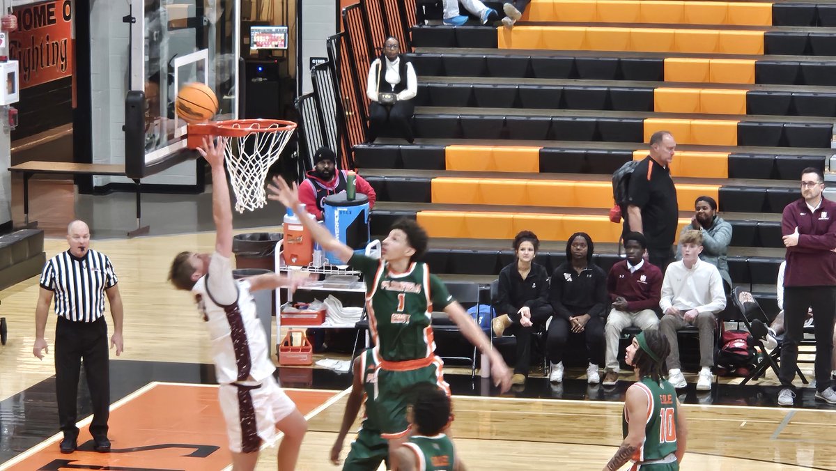 mattjnow's tweet image. FINAL: @PEHS_BB 65 @WAwarriorsBBB 61

Justin Paszkowski/Alijah Little: 18p each
KJ Miller: 14p, 5r, 3a

Hayden Schroeder: 31p, 5r, 2b

*stats unofficial

@HSBBALLjg @AlHartwig1 @tdc200 @dhpreps @scottybscout @coachSPham @HeraldNewsSport