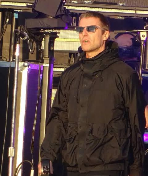 alivedemo's tweet image. i know i joked about long hair liam before but i&apos;ve grown fond of the crucial cut. just him and his beautiful face mwah!