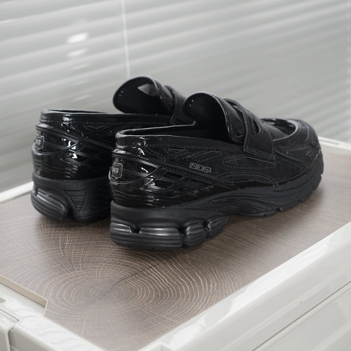 fullress's tweet image. New Balance U1906 LCR Loafer “Black Croc” (ニューバランス ローファー) [U1906LCR]

・UNITED ARROWS web抽選 11/26 12:00~11/27 23:59

&amp;gt;&amp;gt; fullress.com/new-balance-u1…