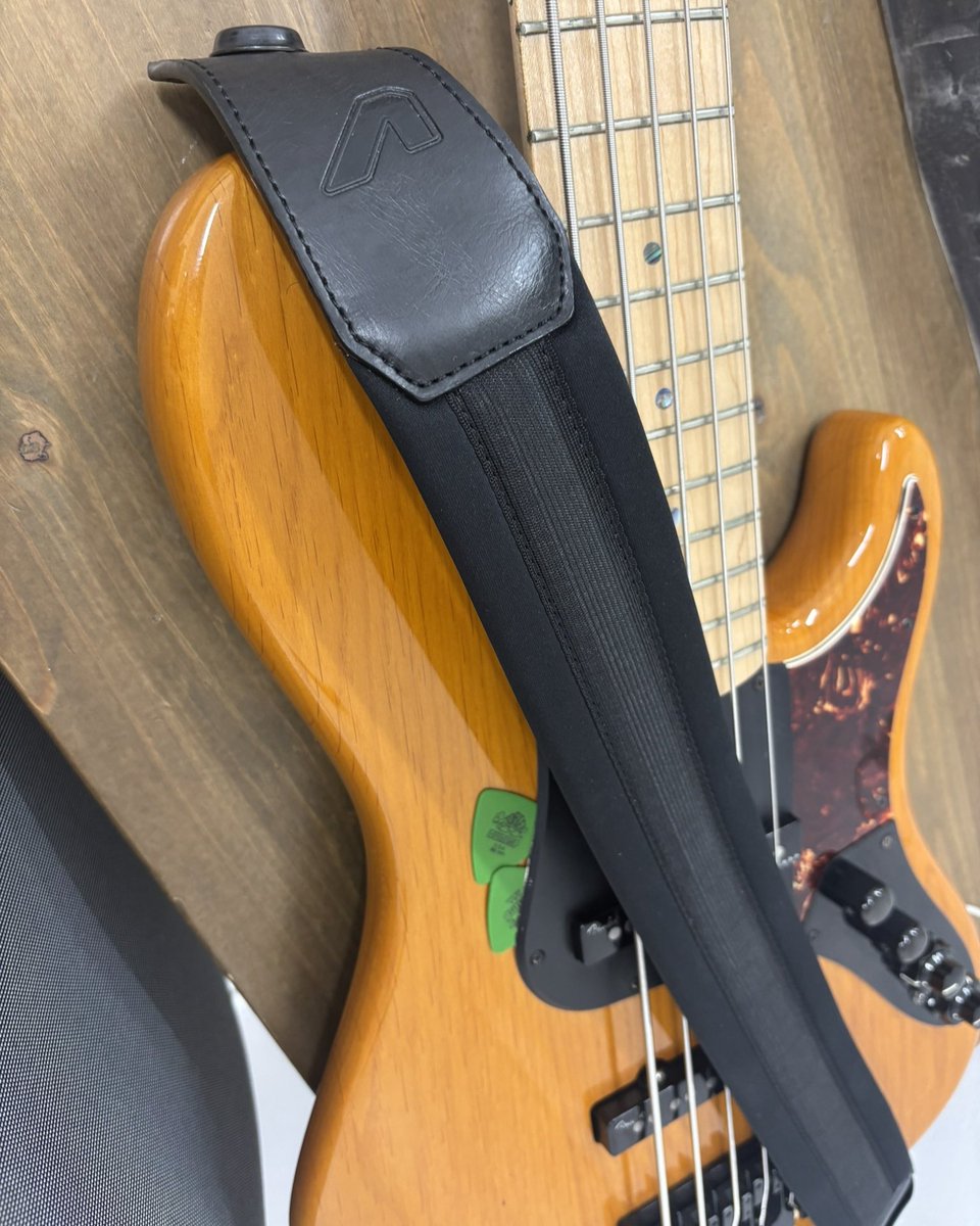 GRUVGEAR

11/24 yutori 名古屋公演
フレットラップ、SoloStrap2 NEO2.5 日頃ご愛用頂いております豊田さんの所へお邪魔して参りました

引き続きサポートさせていただきます

#YUTORI
#GRUVGEAR #FRETWRAP #フレットラップ

ariaguitars.com/jp/items/other…