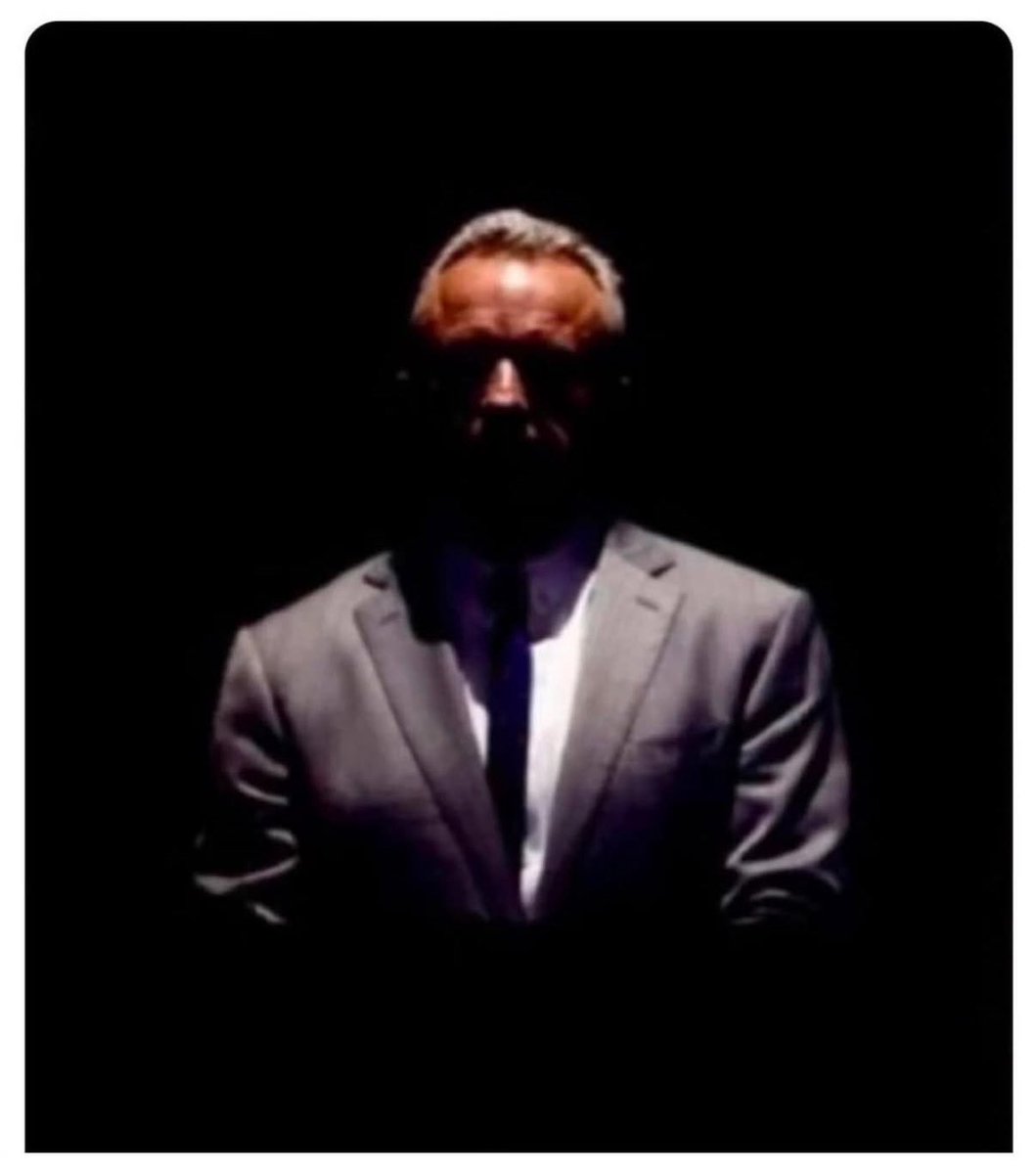 I keep seeing this guy after my 2nd beer &amp; my 3rd slice of pizza!? 😂💀