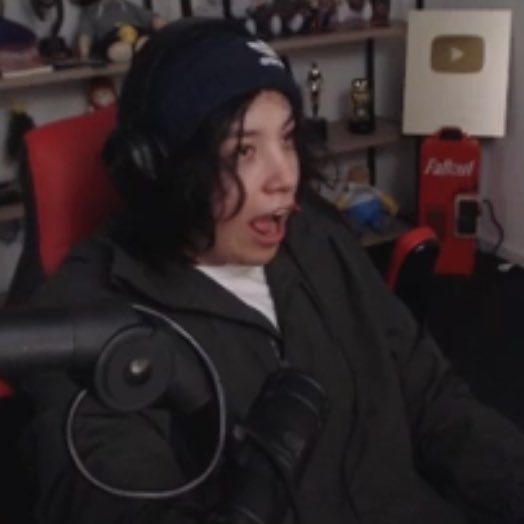 jssllz_'s tweet image. me too quackity. me too.