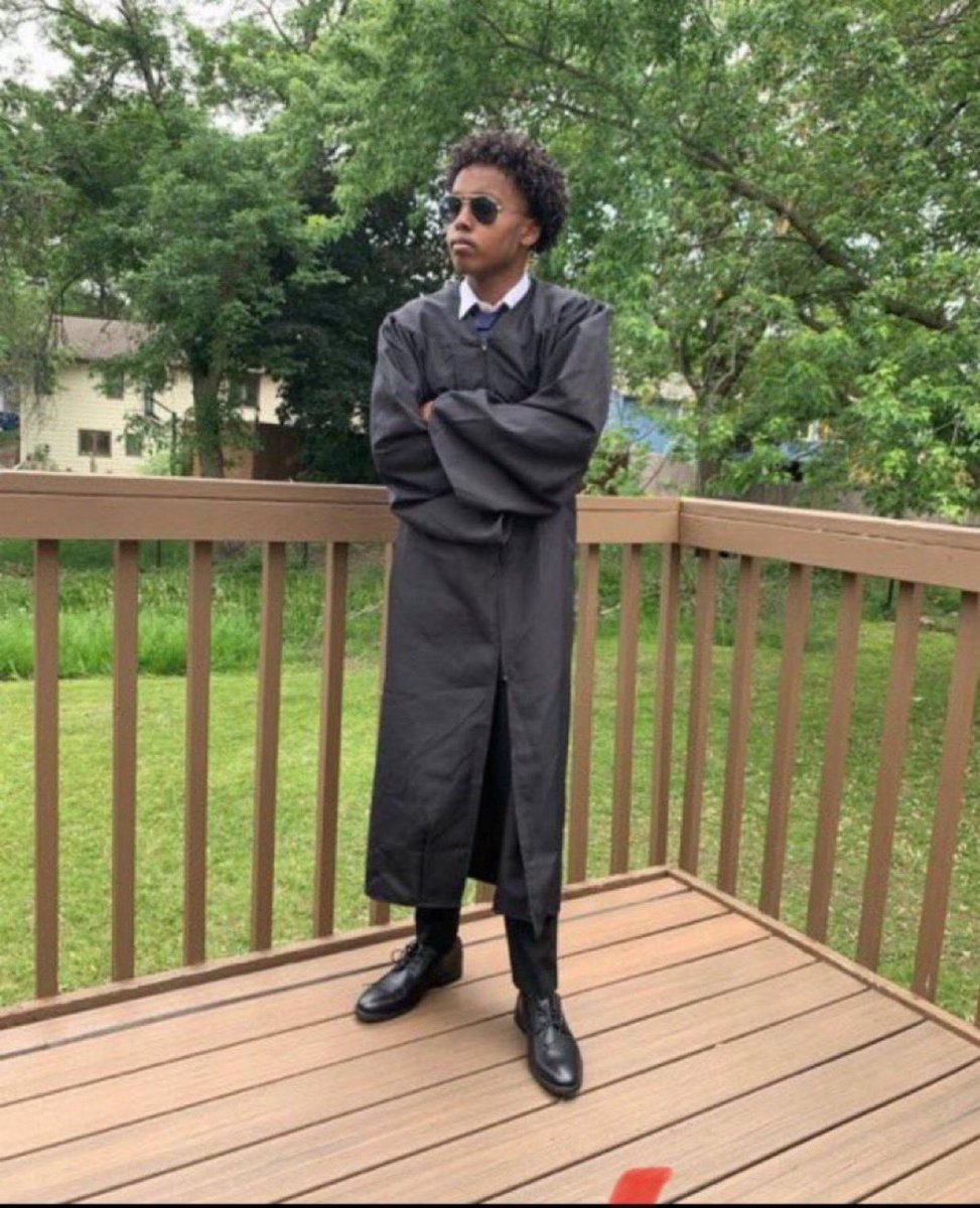 This nigga looks like this trying to clown on niggas btw 😭😭