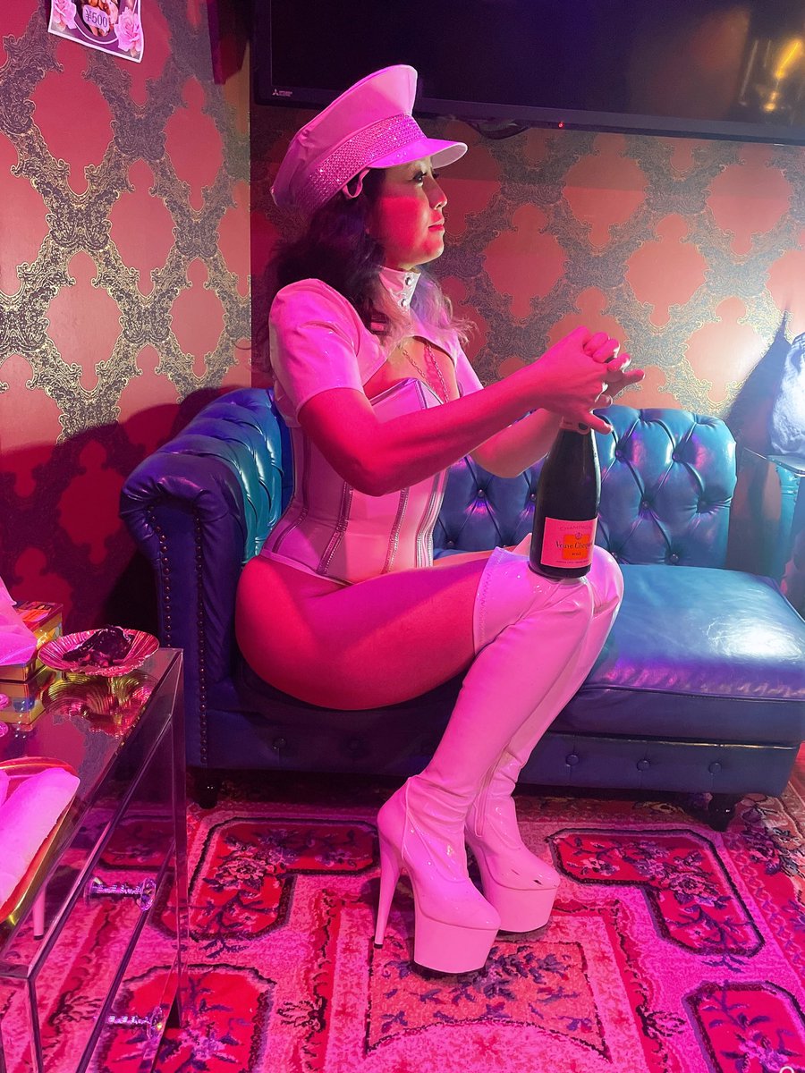 FetishWisteriaにカチコミしたよ🤪
みかこちゃんお誕生日おめでとう🎊

<a href="/FetishWisteria/">Fetish Bar Wisteria -ウィステリア-</a> 
＠myrrhmikako 
＠aaachamoochan