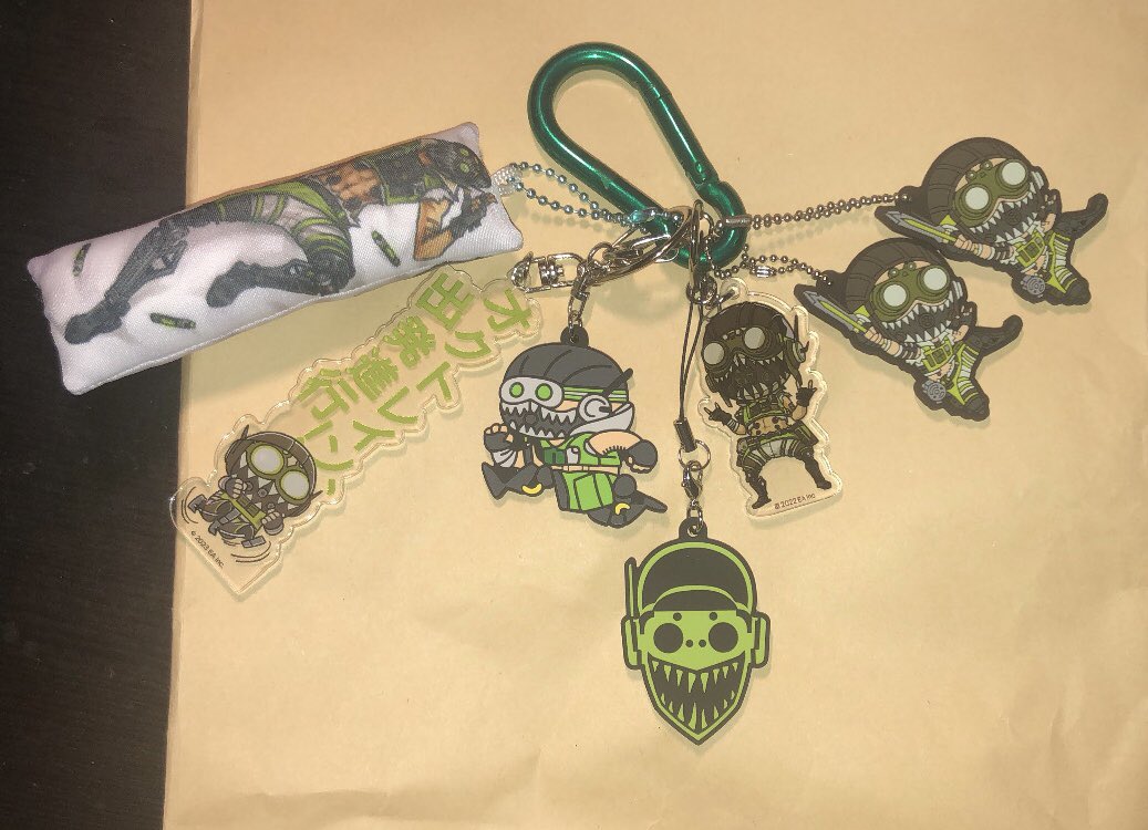 deepbluetides's tweet image. Need to update cus I got more of him but!!! look at my lil octane keychain thingy :3