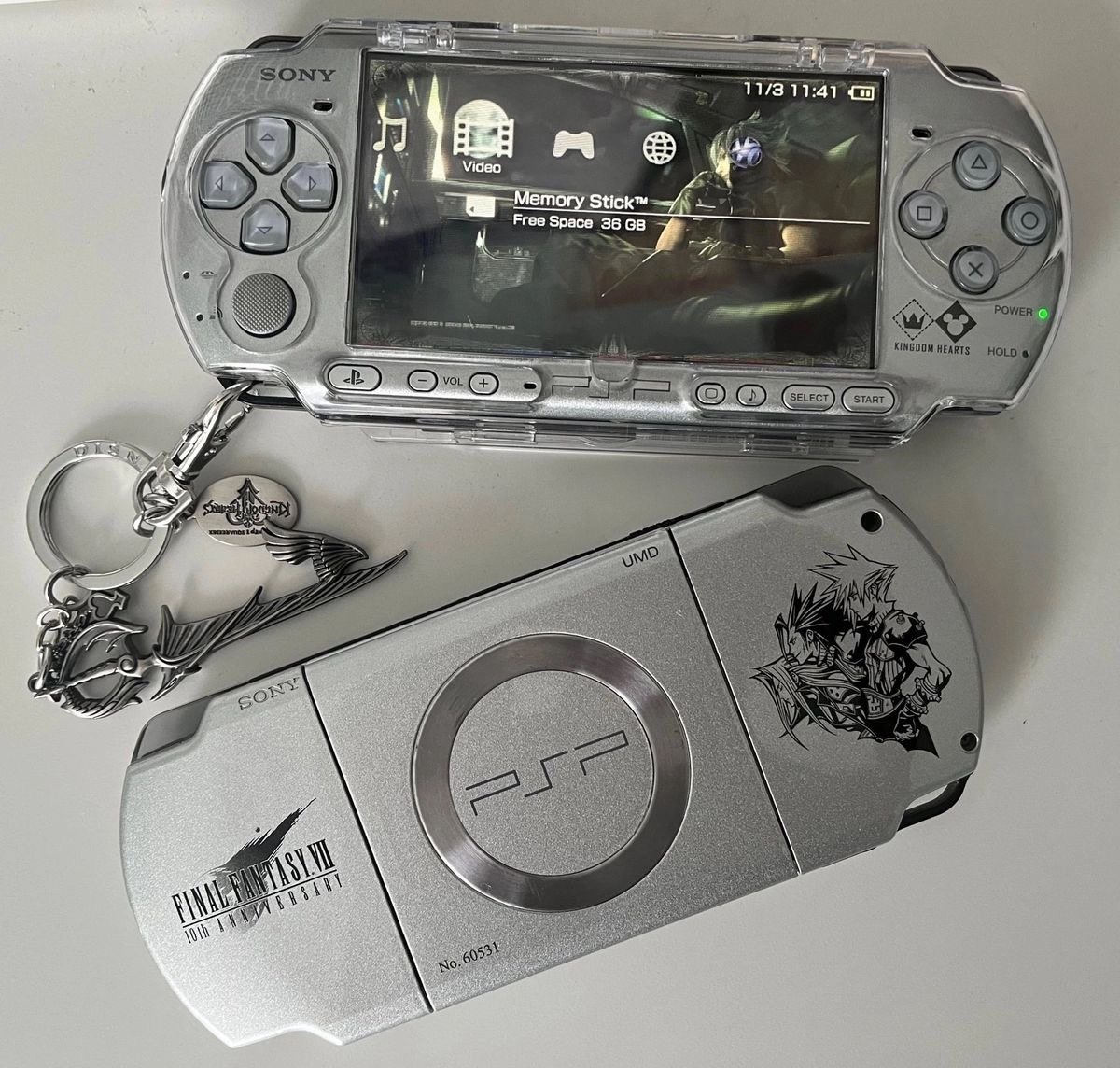 dmc3lady's tweet photo. i want this psp https://t.co/1Ps1yCpRZp