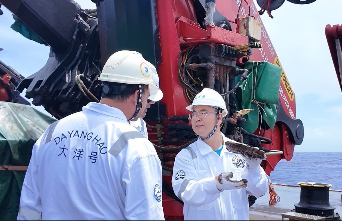 ShanghaiEye's tweet photo. 🌊 #China-#CookIslands joint #MarineResearch voyage concludes! 🤝 A landmark mission boosting the two nations’ "blue partnership" – led by China’s MNR &amp; Cook Islands Seabed Minerals Authority.

#BluePartnership #MarineResearch #InternationalCooperation https://t.co/U9A5If8nTm