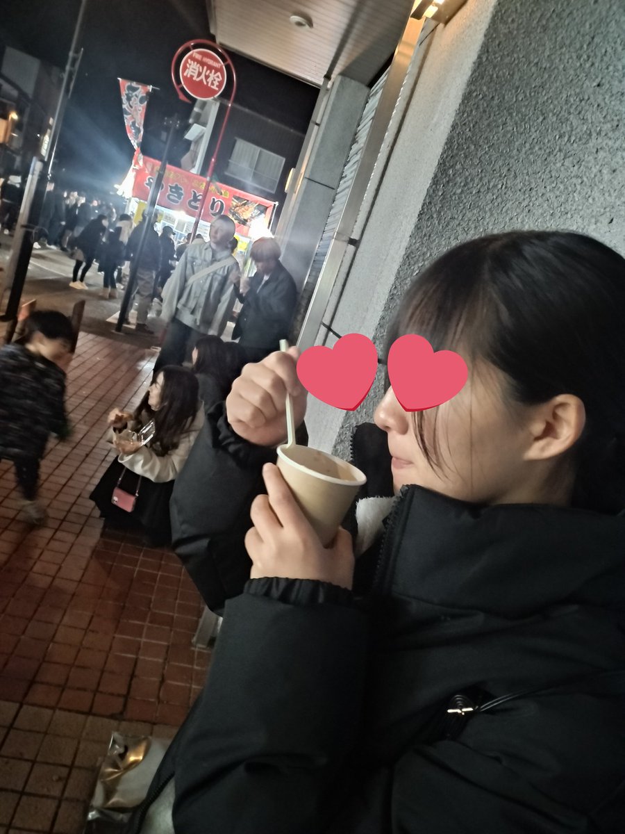 竹田のお祭り『竹楽』に家族で来ようと思ったら、ついてきたのが長女だけ。
2人だけなので、片っ端から屋台で豪遊しつくした。
牡蠣のクラムチャウダーが美味すぎた。
いろいろと1個買っては全部半分こしてくれる娘が最強に可愛い。