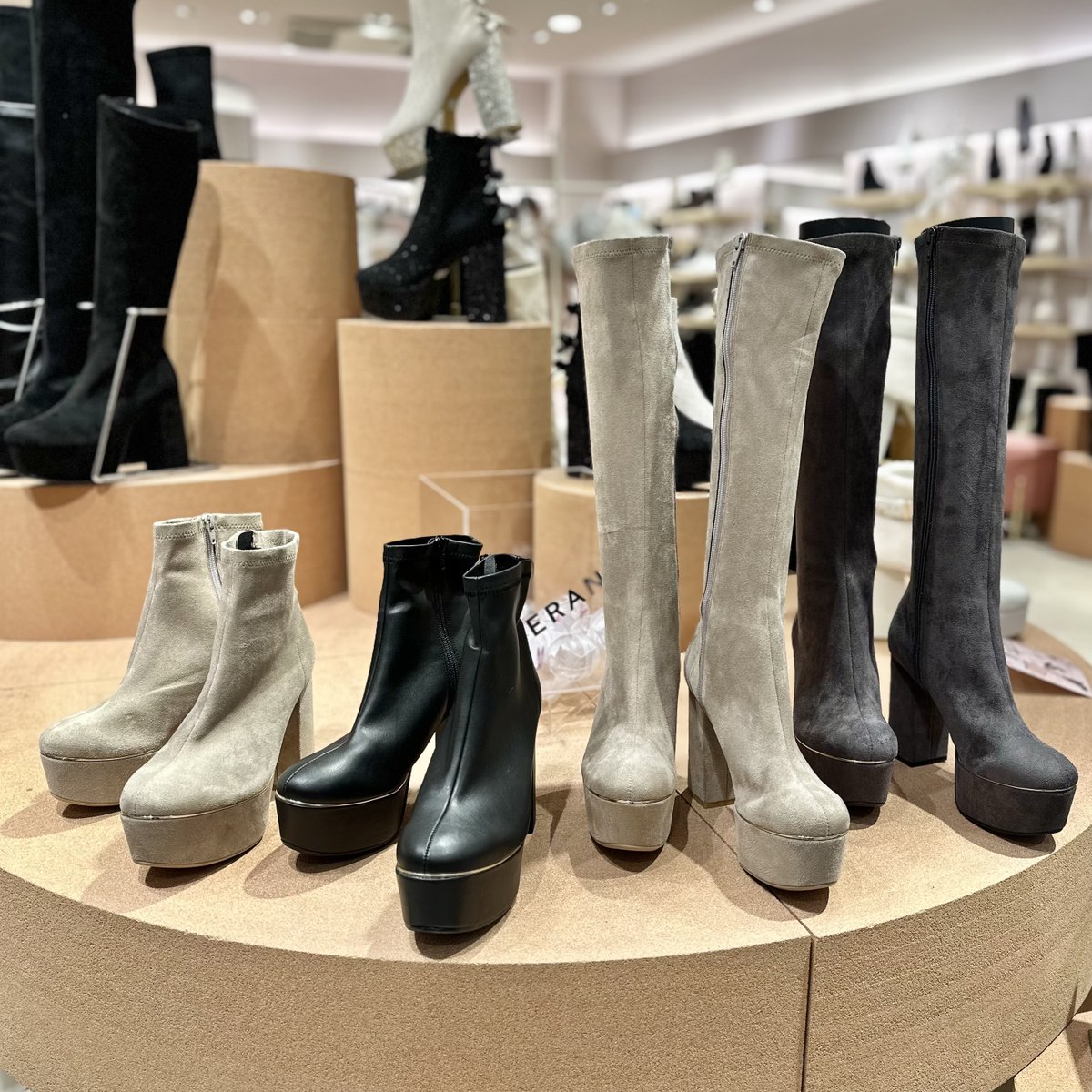 SHIBUYA109NET's tweet image. みんなの「欲しい！」がついに商品化されたよ👢💫

珍しいグレーカラーもかわいいꔛ🩶

ぜひチェックしてみてね🪄˖ ࣪⊹

✔︎︎︎︎ 5F ESPERANZA

@esperanza_shoes