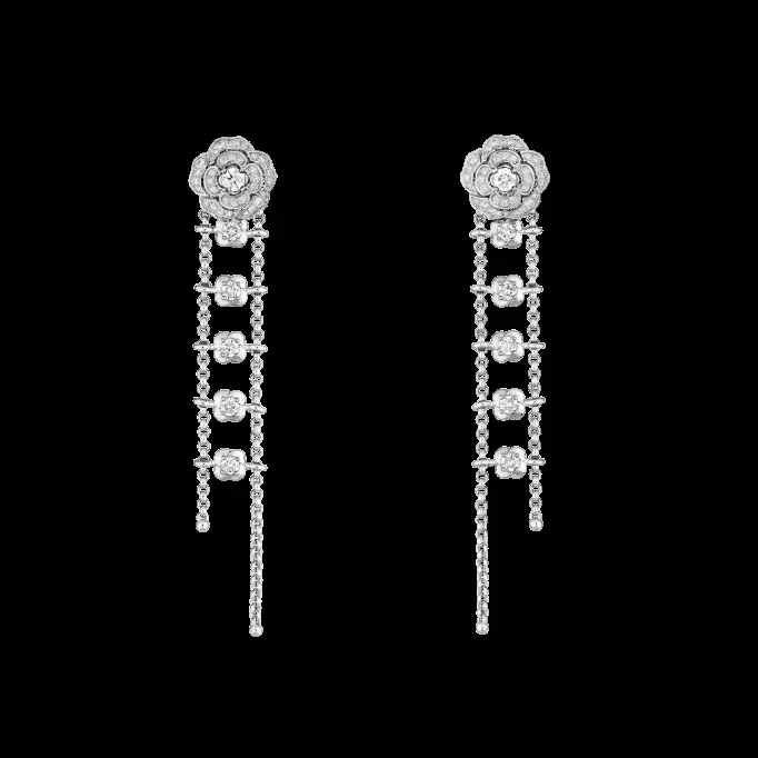 Prestige_Mag's tweet image. The season’s most striking high jewellery designs 
Acloser look at five remarkable high jewellery designs, each reflecting distinctive craftsmanship, rare gemstones, and refined creativity.

Read more
prestigeonline.com/id/style/jewel…