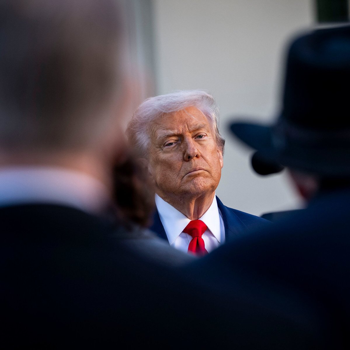 Coreandor's tweet image. A judge dismissed indictments against two of the president’s foes, but a new Pentagon investigation of a prominent Democrat shows how he is using a whole-of-government approach to punish those who cross him.
nytimes.com/2025/11/25/us/…