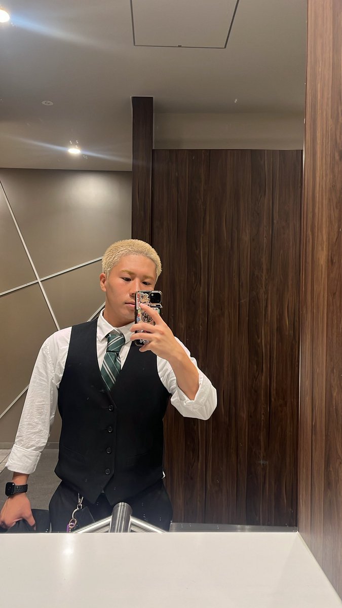 hide_tibi's tweet image. 🟡👔