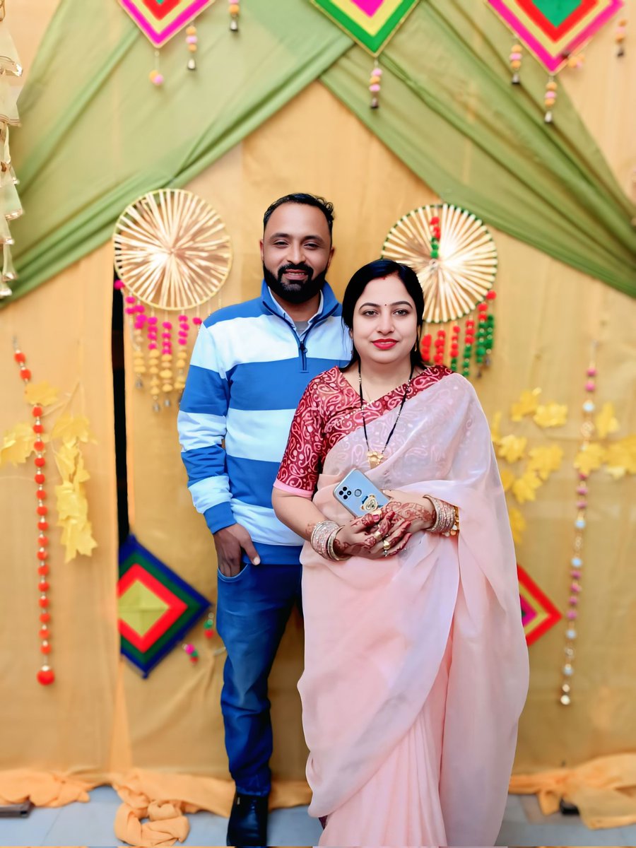 Rajbirrohilla's tweet photo. ये मोहब्बत का गणित है यारों 

यहाँ दो में से एक गया 
तो कुछ नहीं बचता ,

शादी की 25 वी सालगिरह की हार्दिक बधाई रेखा रोहिला जी
💐🎂💐🎂

#25thWeddingAnniversary
#SilverAnniversary
#25YearsOfLove
#MarriageMilestone
#ForeverTogether
#25YearsStrong
#AnniversaryVibes
#LoveAfter25Years
#GoldenMoments
