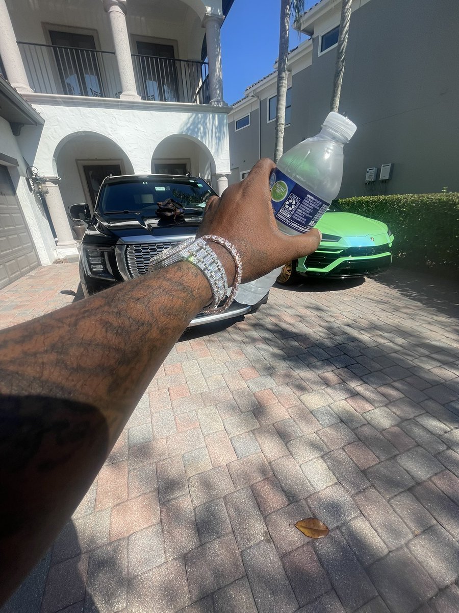 HBizee's tweet image. “Built they dreams brick by brick, broke myself just to keep ’em lit… now they front like I ain’t the one who made all this shit exist”  -FWAY SHIT 4 LIFE🫶🏾 and Fuck a nigga whoever went against it… #LockedIn