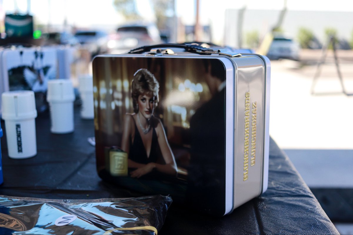 Lunchboxbrands's tweet photo. Big Love to Sol McClintock location ! 🔋🦃 https://t.co/16kYs1WG0I