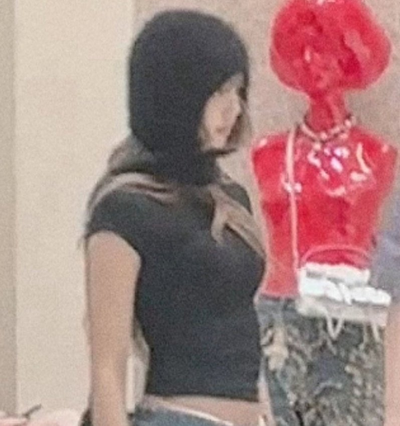 ela servindo sem nem tentar