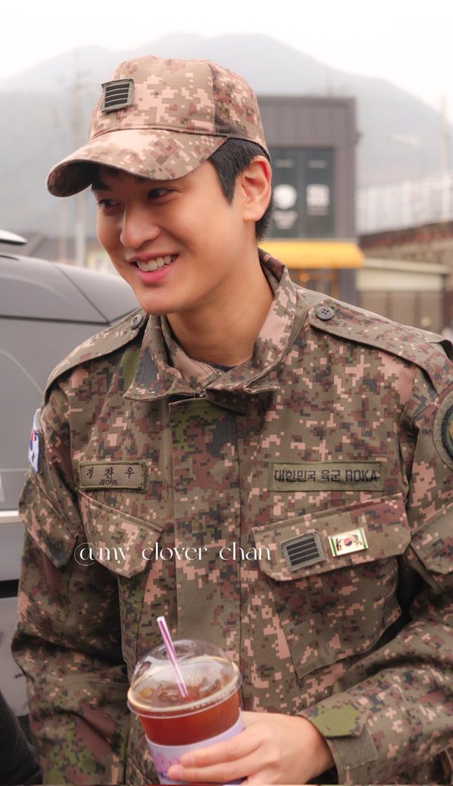 buzzsetter_'s tweet image. iKON youngest member Jung Chanwoo was officially discharged from the military service today Nov 26, 2025 🫡