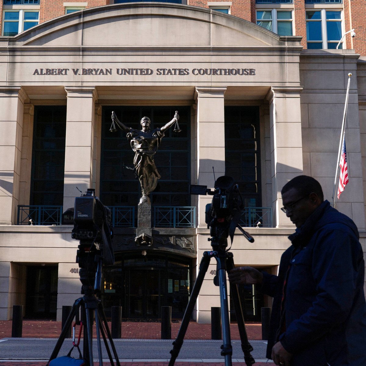 Coreandor's tweet image. The dismissal of indictments that President Trump sought against his perceived foes opens the door for federal judges to pick a new U.S. attorney to replace a Trump loyalist.
nytimes.com/2025/11/25/us/…