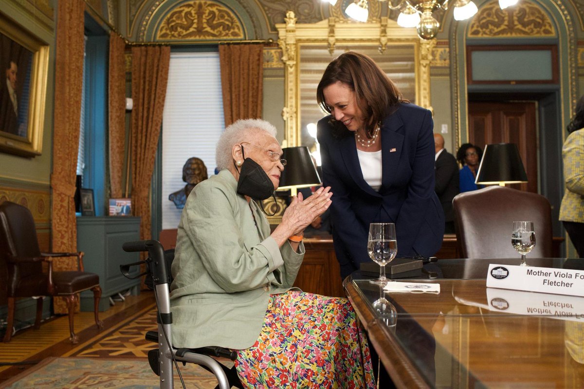 KamalaHarris's tweet image. Viola Ford Fletcher was just seven years old when she survived the Tulsa Race Massacre. For the rest of her life she raised her family, gave back to her community, and fought for justice for Tulsa survivors and their descendants. 

I was fortunate to meet Mother Fletcher and her…