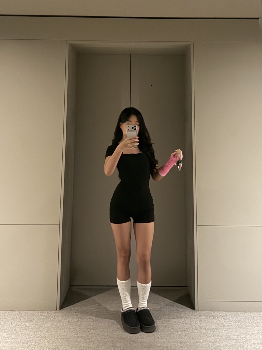 crystalxbtt's tweet image. guess my height

correct answer gets $1 🤣