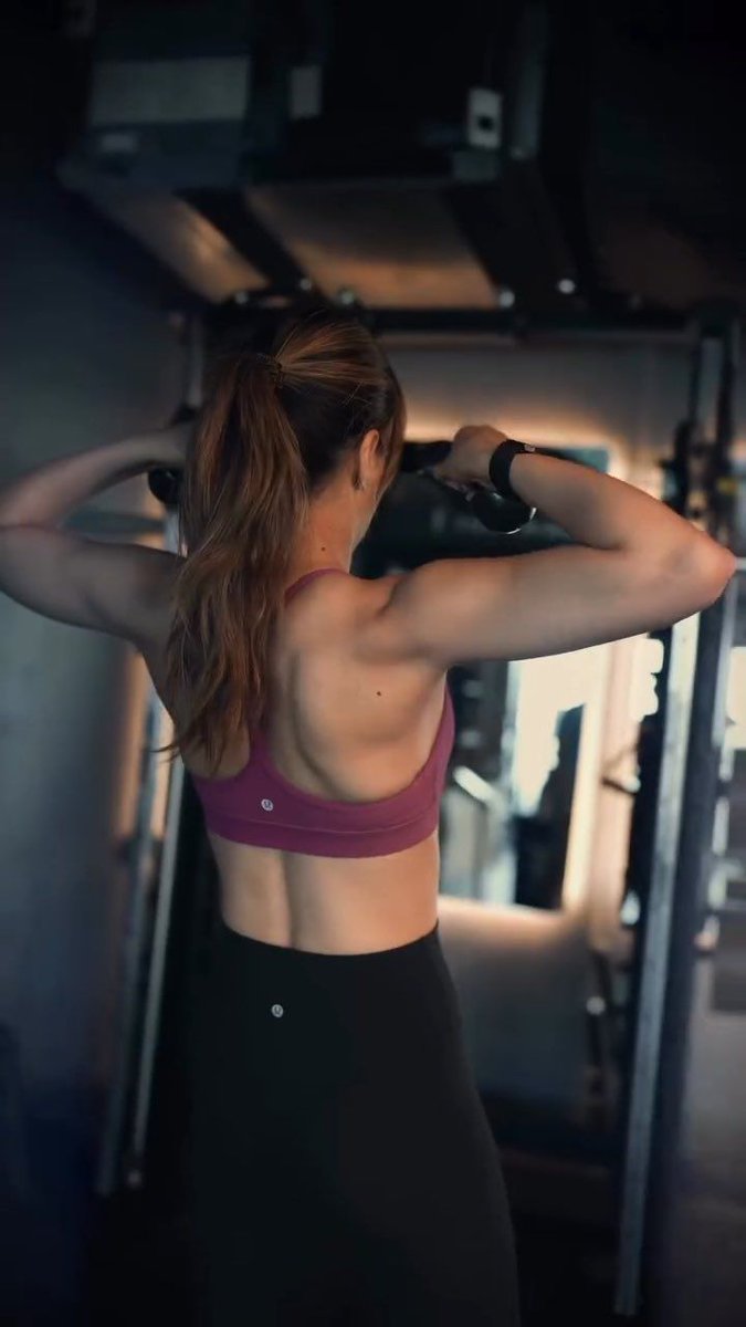 Bhaiya_Bhosale's tweet image. Kriti Sanon doesn’t chase fitness… she earns it, one powerful workout at a time. 
Discipline, dedication, and that unstoppable glow.
#KritiSanon #FitnessGoals #WorkoutMode