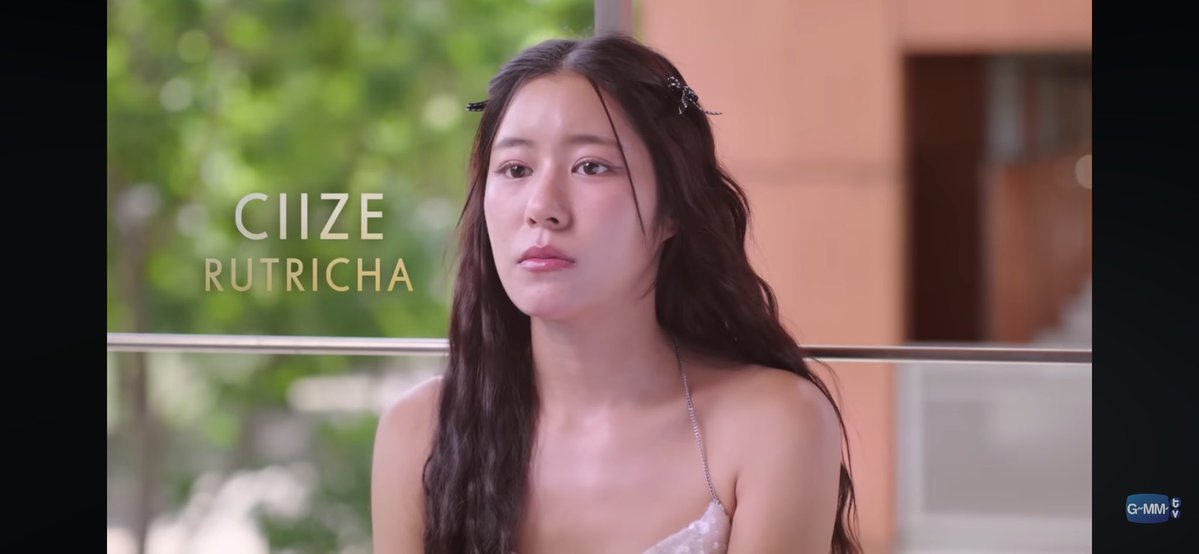 ZezehoMon's tweet image. ไขข้อข้องใจตัวละครสมทบนะคะ
พิพลอย - อัญญา 
เอิร์น - กองแก้ว
ไซซี - ลลิล
ตามนิยายอัญญากับกองแก้วไม่ได้คู่กันน้า ส่วนลลิลมีแฟนอยู่แล้วชื่อเพลงซอค่ะ
นิยายเซตนี้มี 3 เรื่องคือ 
#ลลิลตกใจแล้วจะโกหก /น่ารักใสๆ
#ระฟ้าหล่นสวรรค์ /ดราม่า
#อัญญาไม่ฟั่นเฟือน /ดราม่า 💀

#DittoSeries