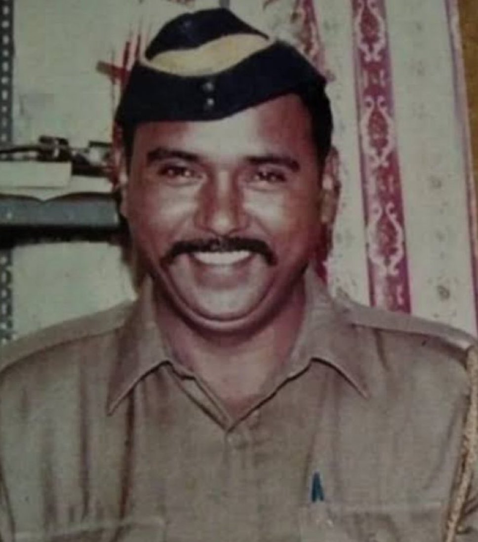 FactswithDinesh's tweet photo. On this 26/11, we bow our heads in gratitude to ASI Tukaram Omble, the man whose supreme courage changed the entire course of history.
When Mumbai was under attack and bullets were raining from all sides, Tukaram Omble held Ajmal Kasab’s gun with his bare hands, taking dozens of bullets to his own body, but not letting go until Kasab was overpowered and captured alive.
This one act of bravery did more than just save lives it exposed the truth of the 26/11 attack.
Because let’s not forget:
The terrorists had tried to mislead investigators.
Ajmal Kasab was deliberately made to wear a janeu to create confusion.
There were people and groups who were ready to spin the narrative and blame Hindus for the attack.
If Kasab had died that night, imagine what story would have been created.
Imagine how the blame would have been shifted.
Imagine how the truth would have been buried.
But because of Tukaram Omble’s sacrifice, Kasab was caught alive.
And once interrogated, the entire Pakistan-backed conspiracy was exposed.
The world saw who the real enemy was.
India owes this hero a debt that can never be repaid.
On this 26/11, we remember not just the victims,
but the man whose courage protected the truth itself
ASI Tukaram Omble.
#26/11 #MumbaiTerrorAttack