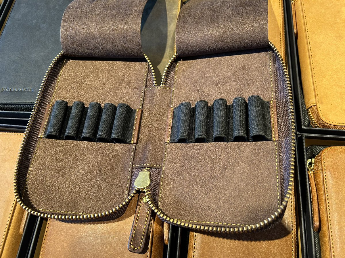 バハギア ラウンドジップペンケース4本挿し・10本挿し入荷しました