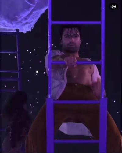 suniabukhari_'s tweet photo. Jan always available to have Taylor sign off on a master track lmaooo #dwts #dwtsfinale https://t.co/0l4Crzccih
