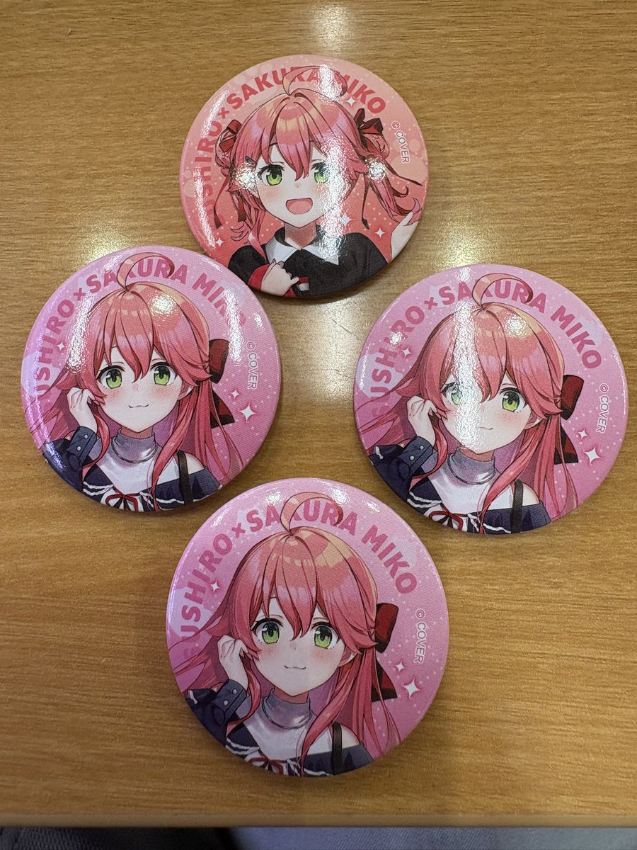 缶バッジ被り散らかした(-∧-)合掌・・・ #スシロー #さくらみこ