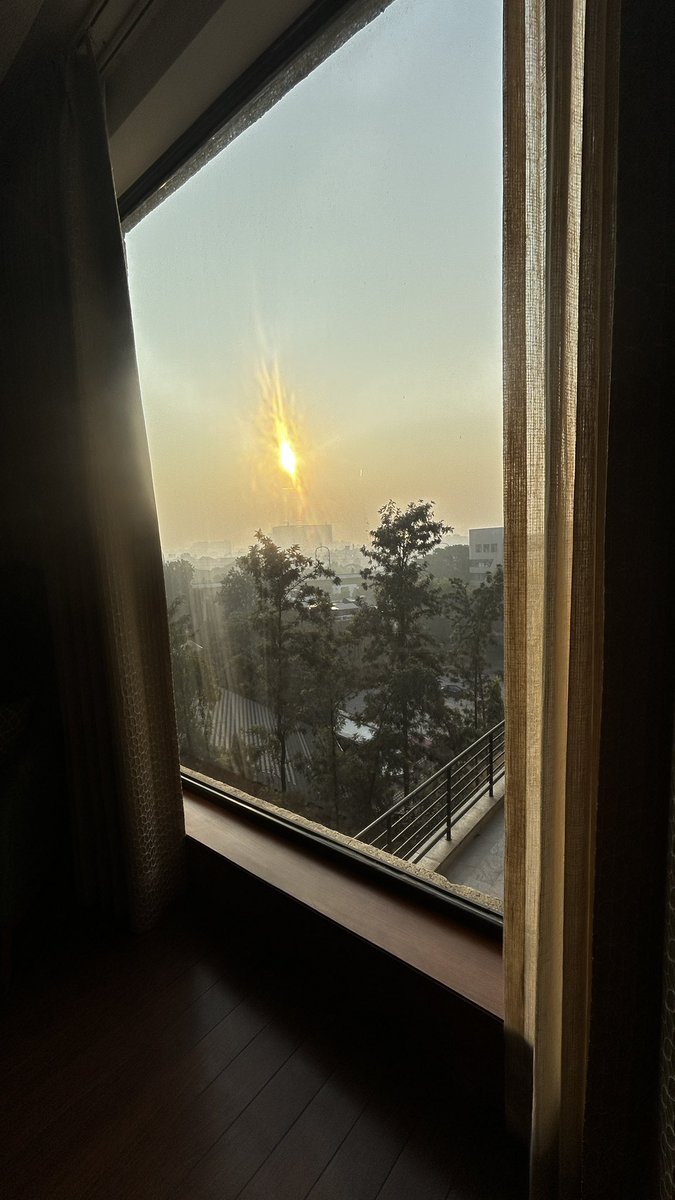 code_sagar's tweet image. Today I’m making good money
at a tier 1 company

In the past, 

I bought many System Design, AI and Data Science courses
but none of them worked out 

cz I was mugging them
to clear interviews 

In the present, 

I have found my calling in consulting as a  solution architect

so,…