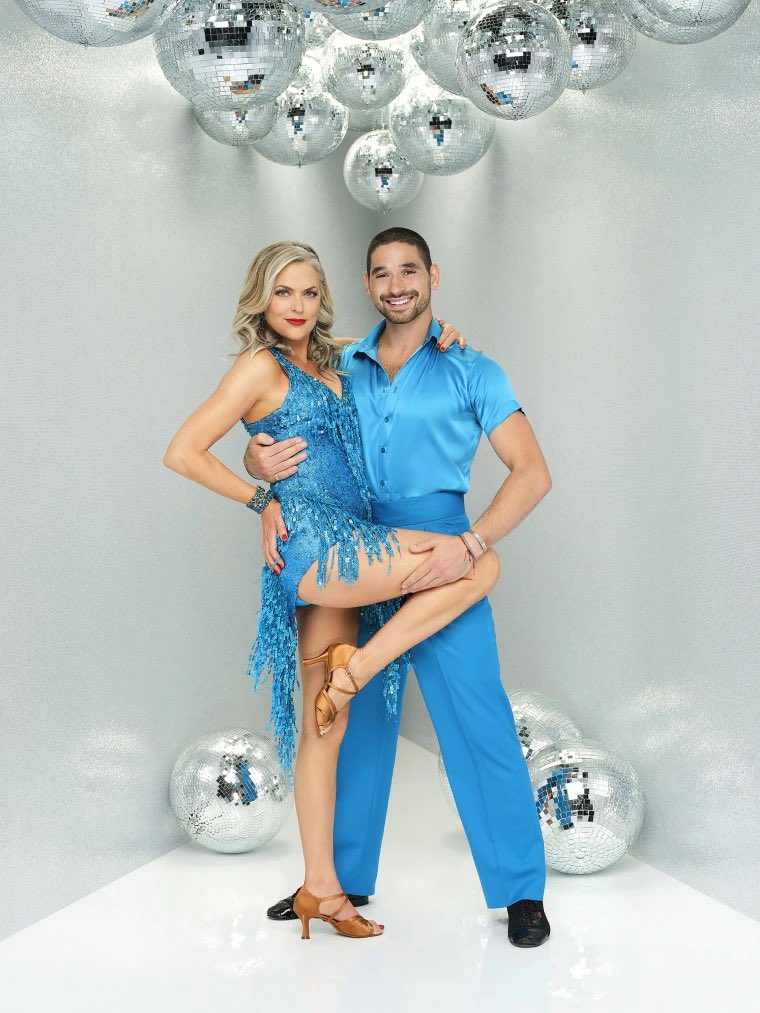 lovelightread's tweet photo. Cheering on Elaine tonight! Winning the mirror ball would be would such an amazing testament to her journey and resilience! 💃🏼🪩 @Dance10Alan this year has been some of your best choreography yet! #DWTS #DWTS34 #DWTSfinale #DWTS2025 https://t.co/wzfOSvWyMB