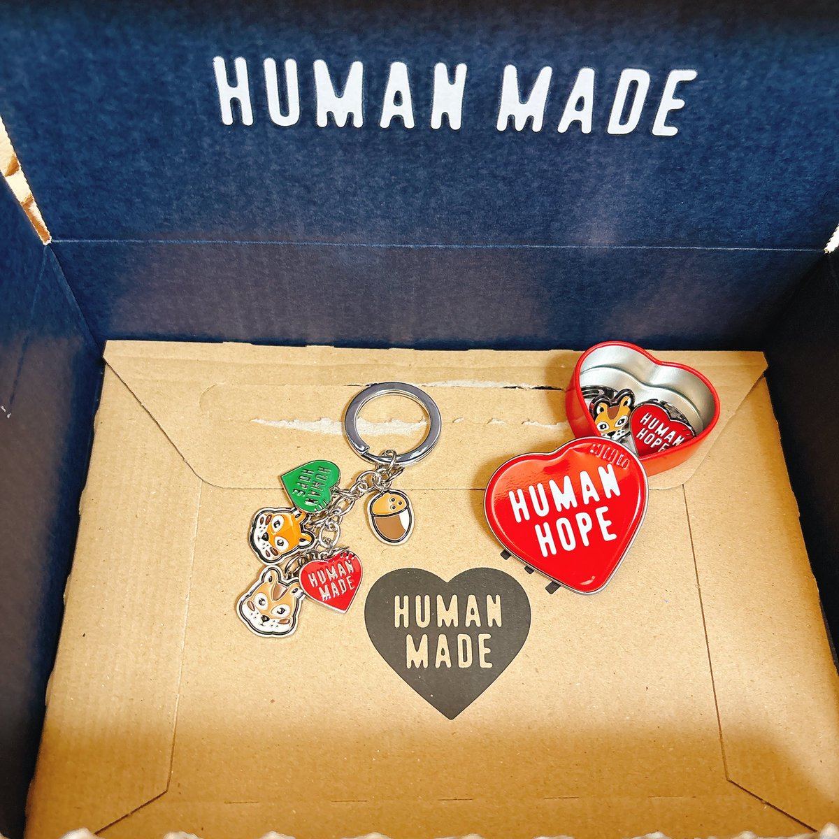 huimang_huimang's tweet image. うふふ🤭❤️
届いた～
可愛い～！！
カンカンは❤️でした～
💚が欲しい思ってたけど❤️も可愛い
でもカンカンちょっと凹んでた～😭
指輪が小さくて入んない！って思ったら広げられるのねw
ドキドキしながら広げたよ☺️

#HUMANHOPE