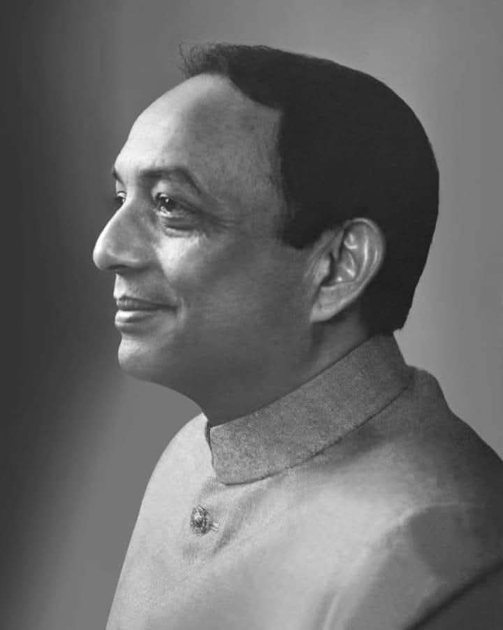 Rajkumarsingh1i's tweet image. पूर्व रक्षा एवं विज्ञान प्रौद्योगिकी राज्यमंत्री भारत सरकार स्व. श्री सी.पी.एन. सिंह जी की 36वीं पुण्यतिथि पर कोटि-कोटि नमन एवं विनम्र श्रद्धांजलि।
@SinghRPN