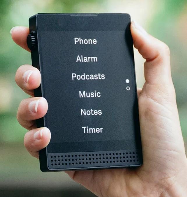 wulo_wins's tweet image. Every new minimal-phone startup seems to think people are clueless. The whole point of a “dumb phone” is simple: reduce the noise, keep the essentials. 
#DigitalMinimalism #MindfulTech #DumbPhones