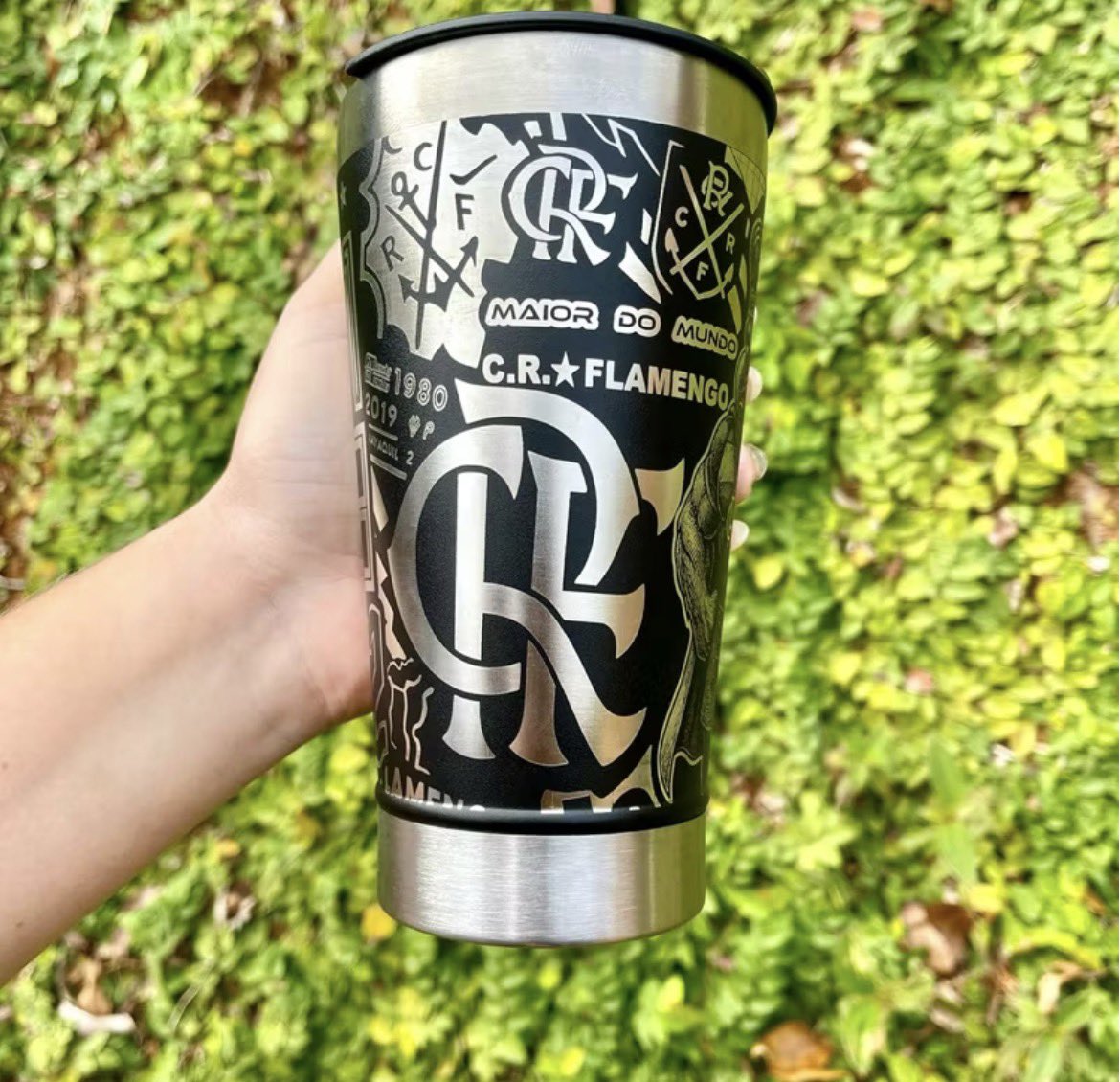 Anocaui's tweet photo. Apaixonada nesses copos do flamengo, ja vou comprar pra ver a gente sendo campeões tomando todas 😋😋

Tem aqui: https://t.co/4GH8CqUo3a

https://t.co/e9VnPWyShq https://t.co/0LRxUzmUW4