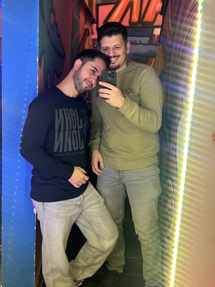 SrLeoRichard's tweet photo. nos conhecemos:📍sp / katclub

primeiro date:📍por do sol no pico 

primeira viagem do casal:📍praia / Caraguatatuba https://t.co/kyL4jXiK9o