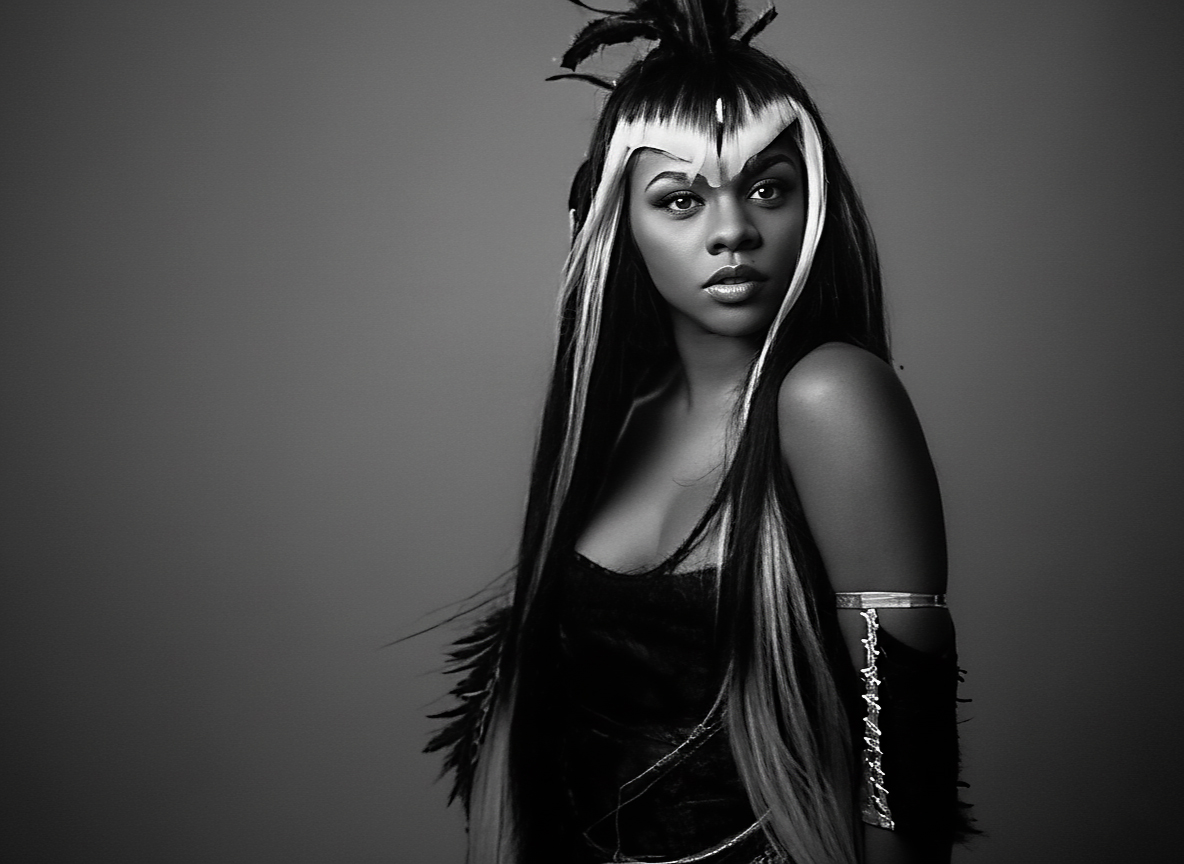 NASTlESTONE's tweet image. outtake of lil' kim for vogue taken by annie leibowitz in 1999.