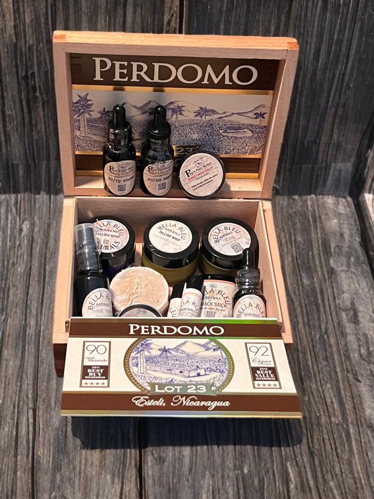 bbleunaturals's tweet image. Freebie Friday from BBN and @JohnDParody will be a surprise Holiday Gift Box. 🥰

Follow, Like, Share and Comment to win!  WHAT WILL IT BE???!!!

Maybe one of these???

@lastnunny @KaiLuke9052